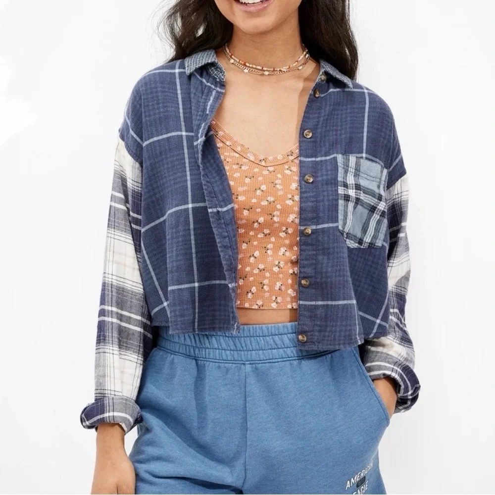 American Eagle Outfitters Cropped Navy Plaid Shirt Size M - Picture 1 of 7